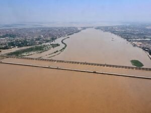 دریائے سندھ میں کالاباغ اور چشمہ کے مقام پر نچلے درجے کا سیلاب