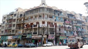 کراچی میں انوکھی ڈکیتی، نقد رقم نہ ملنے پر ڈاکوؤں نے لاکھوں کا کپڑا لوٹ لیا