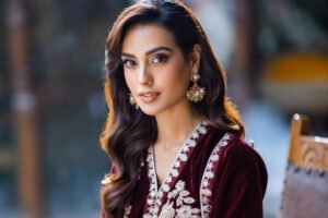 اقرا عزیز نے پہلی بارنومولود بیٹی صوفیہ حسین کا چہرہ مداحوں کو دکھا دیا