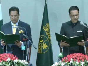 بیرسٹر افتخار گیلانی آزاد کشمیر کے 17ویں وزیراعظم منتخب، عہدے کا حلف اٹھالیا