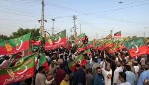 پی ٹی آئی لانگ مارچ؛ وزیراعلیٰ کا سرکاری ہیلی کاپٹر حادثے سے بال بال بچ گیا